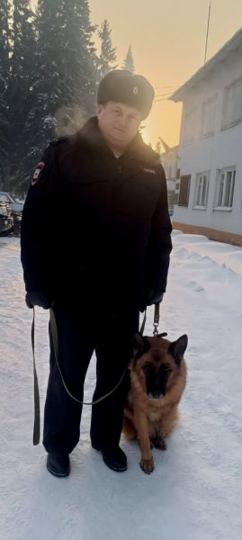 В Муромцево полицейская собака привела оперативников к дому похитителя телефона